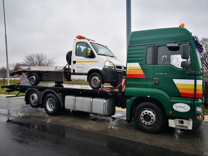 Mobilház kiszállítása darus teherautóval